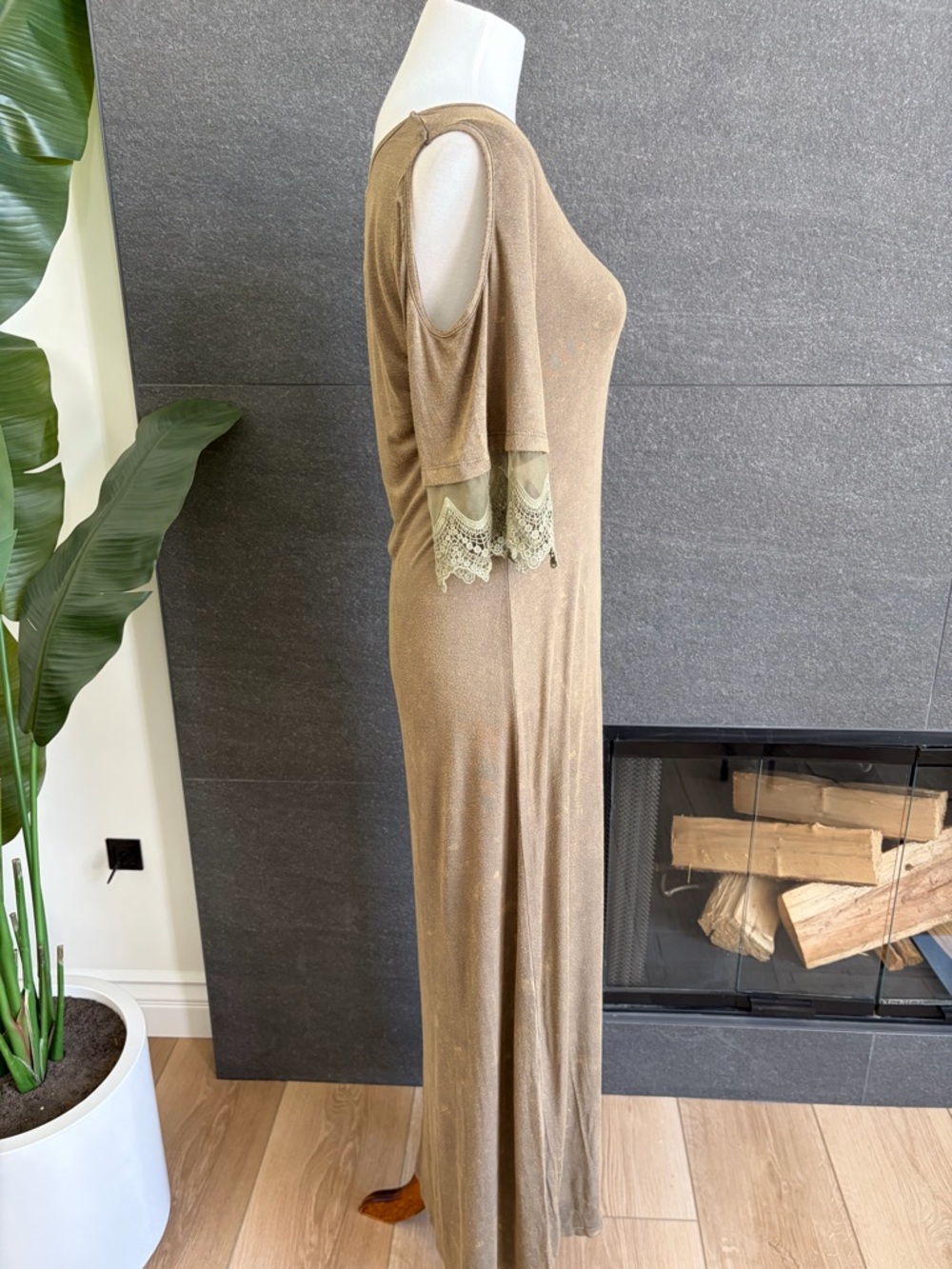 Hayden Los Angeles Cold Shoulder Maxi Dress Size Small - Picture 2 of 13